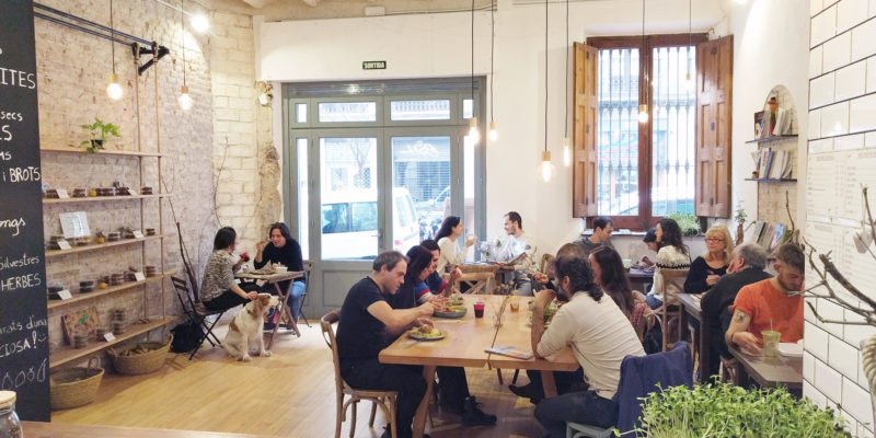 Lunch time at Petit Brot in the Raval neighborhood of Barcelona. / Petit Brot