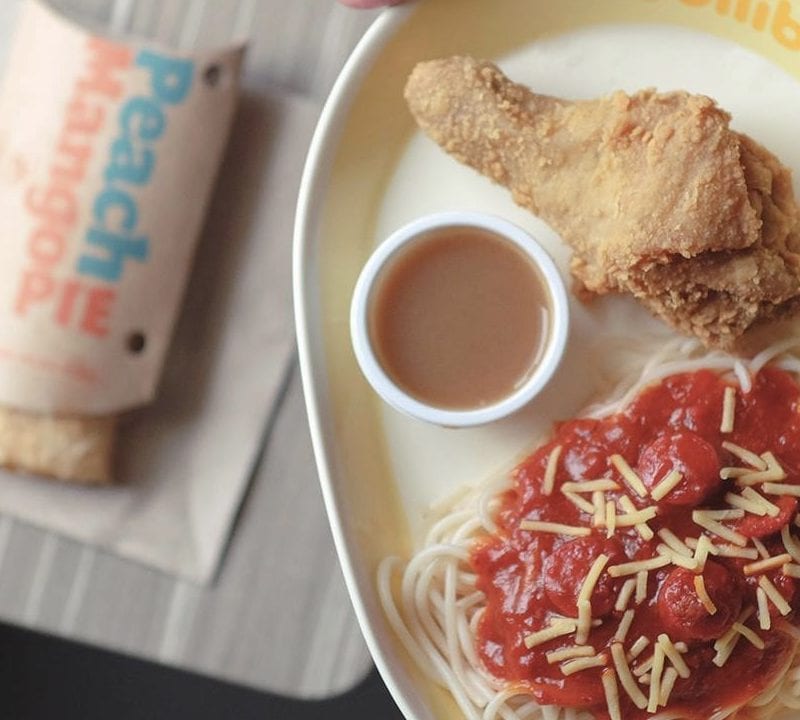 A typical dish of spaghetti and fried chicken at Jollibee. - Facebook / <a href='https://www.facebook.com/JollibeePhilippines/photos/a.177020915677476/2010868522292697/?type=3&theater'>Jollibee</a>